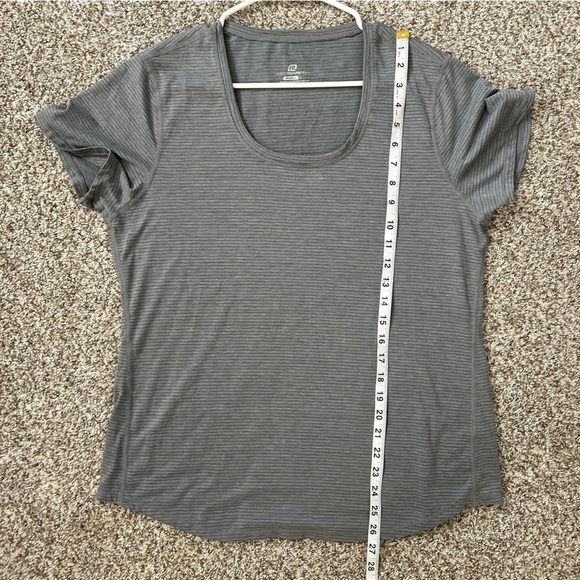 🦋 Road Runner Grey Striped Lightweight Short Sleeve Tee Activewear Workout - Picture 6 of 6